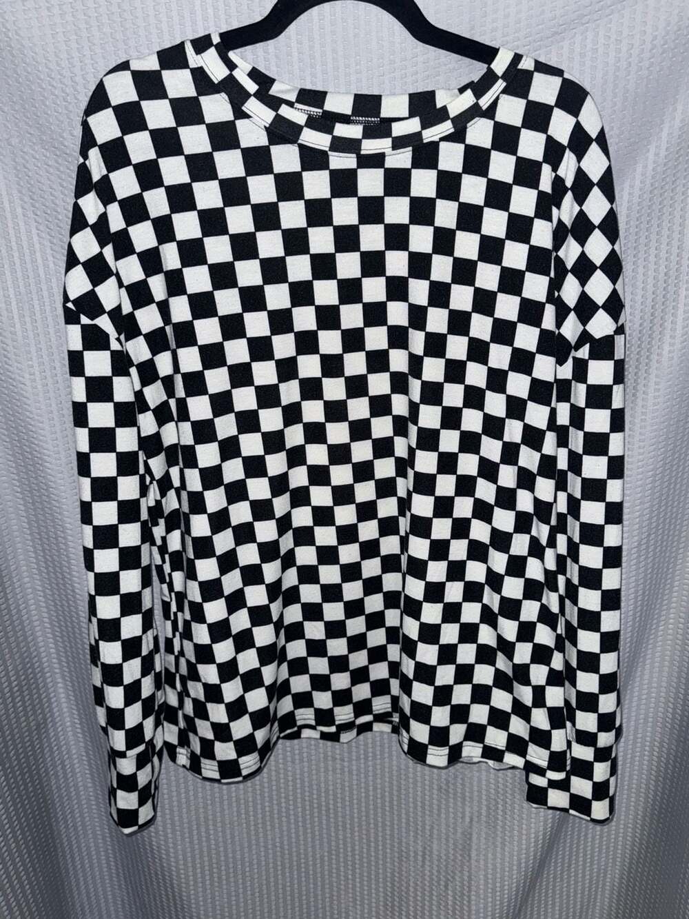 Hot Topic Black & White Checkered Long-Sleeve T-Shirt
